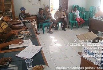 Bhabinkamtibas Polsek Seluma Damaikan Warga Bertikai