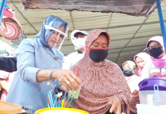 Cawabup Lamongan Astiti Suwarni Janjikan Modal ke Pedagang Pasar Blimbing