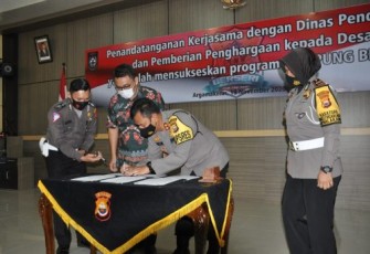 Polres Bengkulu Utara Beri Penghargaan Kepada Enam Kepala Desa
