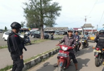 Satbrimobda Polda Bengkulu Tingkatkan Patroli R2 Ingatkan Masyarakat Pentingnya Prokes Covid-19