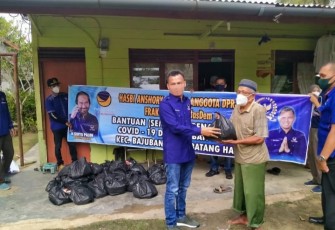 Anggota DPR RI Fraksi Nasdem Hasbi Anshory Bagikan Ribuan Paket Sembako