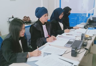 Penasehat Hukum yang diketuai Hj. Nurmalah, S.H,M.H bersama timnya Megawati Prabowo,S.H,M.Kn dan Elda Mutilawati, S.H,M.H yang saat sidang berada di Kantor Semarang. Senin, 9/11/2020