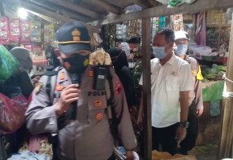 Gemuh melaksanakan Operasi Yustisi Gabungan di depan Pasar Gemuh Kabupaten Kendal pada hari Rabu 18/11/2020
