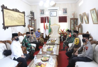 Kapolda Jateng dan jajaran Forkompimda serta Gubernur Jateng,  sowan ke kediaman Habib Luthfi bin Yahya di Pekalongan, Kamis (19/11).