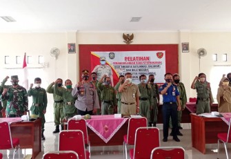 Danramil 01/Purbalingga Kapten Caj Purwanto menghadiri kegiatan Pelatihan Penanggulangan Bahaya Kebakaran bagi Anggota Satlinmas, Balakar dan Bela Negara se-Kabupaten Purbalingga. Kegiatan bertempat di Aula Kecamatan Purbalingga, Kabupaten Purbalingga, Selasa, (24/11/2020).