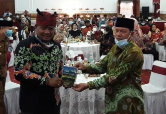 Suimi Fales Dilantik Jadi Ketua Asidewi Bengkulu
