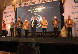 Bupati Asahan Terima Penghargaan Dari Siwo PWI 