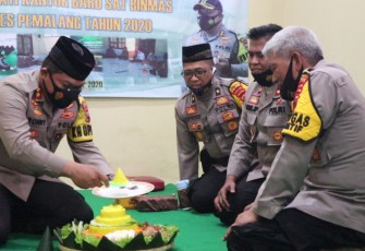 Polres Pemalang menggelar acara tasyakuran sekaligus doa bersama yang dipimpin oleh Kapolres Pemalang AKBP Ronny Tri Prasetyo Nugroho. Selasa (01/12) 