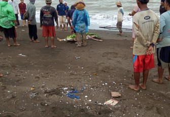 Warga Menemukan Mayat Perempuan Dibibir Pantai Sendangsikucing Kecamatan Rowosari Kabupaten Kendal