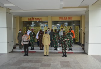 Danrem 072/Pmk Brigjen TNI Ibu Bintang Setiawan SIP MM Hadir Dalam Apel Gelar Pasukan Operasi Lilin Progo 2020 DIY di Lapangan Mapolda DIY