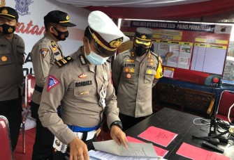 Kapolres Purbalingga AKBP Muchammad Syafi Maulla Melakukan Pengecekan Kesiapan pengamanan Operasi Lilin Candi 2020 di Sejumlah Pos Yang Tersebar di Berbagai Lokasi Wilayah Kabupaten Purbalingga