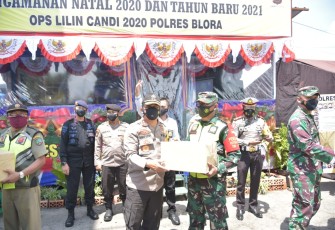 Kapolda Jawa Tengah Irjen Pol Drs Ahmad Luthfi SH SSt MK Bersama Pejabat Utama Polda Jawa Tengah Meninjau Pos Pelayanan Operasi Lilin Candi 2020 Polres Blora