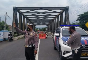  Jembatan Penghubung Kecamatan Kedungwaru dan Karangrejo Tulungagung Ditutup Total