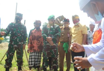 Letakan Batu Pertama Pura Yonif 725 Kokohkan Kerukunan Umat di Konawe Selatan