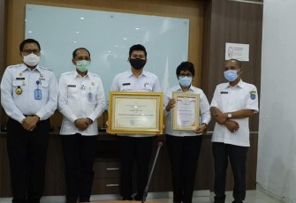 Wakil Bupati Bengkulu Utara Arie Septia Adinata SE MAp Saat Menerima Penghargaan Sebagai Kabupaten Peduli Hak Asasi Manusia Pada Tahun 2020