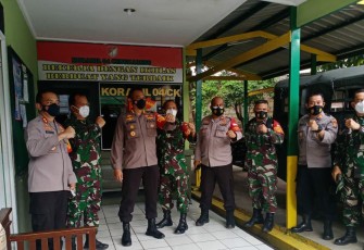 Danramil 04/CK Sambut Kunjungan Kapolres Metro Jakbar di Koramil 04/CK