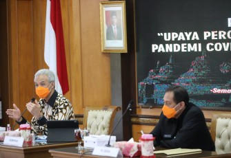 Gubernur JawaTengah Ganjar Pranowo menginstruksikan rumah sakit menambah kapasitas ruang rawat intensif (ICU) untuk perawatan Covid-19. Ia menyebut, minimal setiap rumah sakit harus memiliki 15 tempat tidur Senin (11/1/2021). 