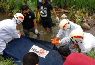 Warga Dukuh Klairan Desa Kaibahan Kecamatan Kesesi Kabupaten Pekalongan Sore Kemarin Digemparkan Dengan Penemuan Mayat Seorang Wanita Paruh Baya