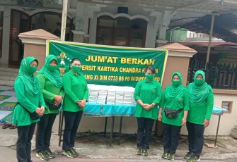 Persit Kartika Chandra Kirana Cabang XI Kodim 0733/BS Semarang Bersama Ranting 14/ Semarang Selatan Laksanakan Baksos di Masjid  Al Hidayah Cempedak 