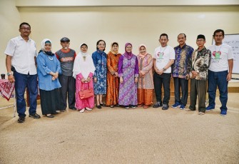 Komjen Listyo Sigit Prabowo Foto Bersama Guru SMA 8 Jogjakarta Saat Reuni Akbar Tahun 2019 