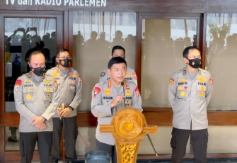 Kapolri Jenderal Idham Azis saat memberikan keterangan kepada media terkait  pengawalan Komjen Listyo Sigit Prabowo  oleh perwakilan angkatan senior dan junior di internal Polri saat menjalani Fit and Proper Test. 