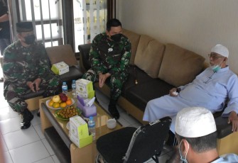 Komandan Korem 074/Warastratama Kolonel Inf Rano Tilaar didampingi Dandim 0726/Skh Letkol Inf Agus Adhy Darmawan dan Kapolres Sukoharjo AKBP Bambang Yugo Pamungkas, mengunjungi  Ponpes Al Mukmin Ngruki Sukoharjo, Sabtu (23/01/2021).