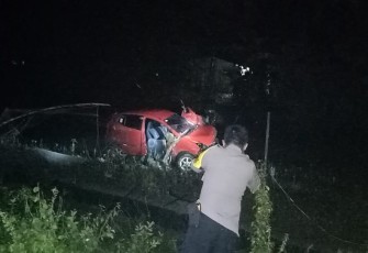 Kereta Api Jaya Baya Sambar Daihatsu Ayla