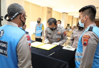 Polda Jawa Tengah gelar acara penandatanganan Pakta Integritas, pengambilan sumpah dan arahan kepada panitia penerimaan siswa SIP Angkatan Ke-50 TA. 2021 bertempat di Aula Lantai II Mapolda Jawa Tengah pada Selasa (2/1/2021)