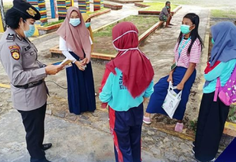 Polwan Polres Bengkulu Imbau Masyarakat Patuhi Prokes Covid-19 Secara Humanis