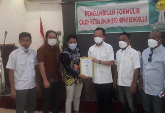 dr Yoga Ambil Formulir Calon Ketum HIPMI Bengkulu