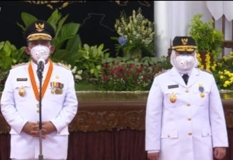 Gubernur Kepri Ansar Ahmad dan Wakil Gubernur Marlin Agustina 