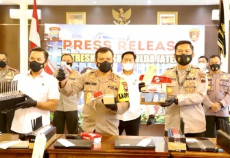 Direktorat Kriminal Khusus (Ditreskrimsus) Polda Jateng tangani kasus dugaan pencurian pulsa dan voucher game dari PT. Telkomsel oleh oknum tak bertanggung jawab, ditaksir kerugian mencapai Rp. 1.578.811.200,-. Senin (8/2/2021).