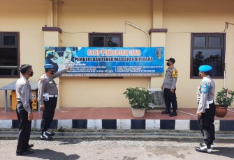 Kepala Kepolisian Resor (Polres) Pekalongan AKBP Darno SH SIK Melalui Kasi Propam Iptu Mustajab Mengimbau Agar Masyarakat Luas Ikut Mengawasi Kinerja Anggota Kepolisian