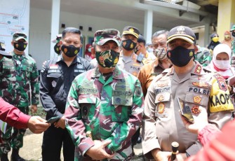 Hal tersebut dikemukakan Kapolda Jawa Tengah saat meninjau salah satu Posko PPKM Skala Mikro di Desa Lerep Kecamatan Ungaran Barat Kabupaten Semarang bersama Pangdam IV Diponegoro Mayjen Inf Bakti Agus Fadjari, Kamis (18/2/2021).  