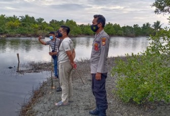 Polisi Evakuasi Penemuan Mayat Tanpa Busana di Kampung Bahari 