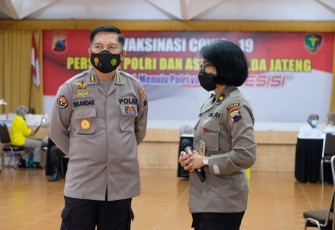 Sebanyak 200 anggota Polda Jawa Tengah mengikuti vaksinasi tahap pertama gelombang kedua di Gedung Borobudur, Senin (22/2).
