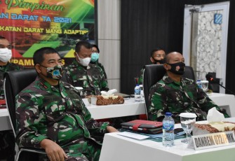 Danrem 072/Pamungkas Brigjen TNI Ibnu Bintang Setiaean. S.I.P., M. M.  mengikuti Rapim TNI AD TA. 2021 secara Virtual  melalui video conference dengan tema “  Membangun TNI Angkatan Darat yang  Adaptif ” bertempat di ruang Puskodal Ops Makorem 072/Pamungkas di Jl. Reksobanyan no. 4, Ngupasan, Kec. Gondomanan, Kota Yogyakarta. Selasa (23-02-2021).