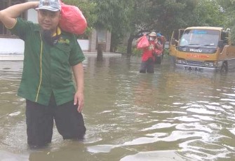 Warga Ya Ummi Kumpulkan Sembako Bantu Warga Korban Banjir