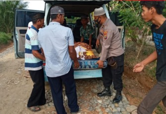 Kapolsek Dolok Merawan Bertakziah ke Rumah Warga