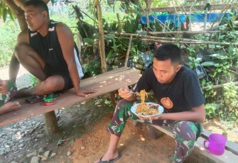 Sayur Pecal Menu Makan Siang Satgas TMMD Ke-110