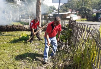 Kegiatan Bersih Lingkungan di Kantor Camat Sukaraja