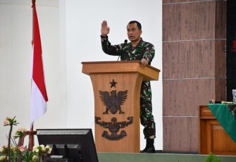 Panglima Komando Daerah Militer IV/Diponegoro (Pangdam) Mayjend TNI  Rudianto memberi pengarahan Taruna dan Taruni Akademi Militer (Akmil) tingkat IV TP 2020/2021
