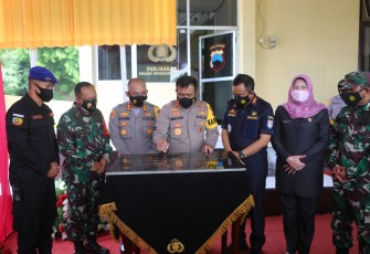 Kapolda Jateng Irjen Pol Ahmad Luthfi resmikan Polsek Nusakambangan, Cilacap, Selasa (16/3/21).
