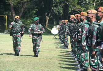Pangdam IV/Diponegoro Mayjen TNI Rudianto memimpin upacara penerimaan  Satgas Yonarmed 3/105 Tarik dari tugas operasi Pamtas RI-RDTL di NTT  TA 2020 di Markas Batalyon Armed-3/105 Tarik, Jl. Pelda Sibarani, Sambung, Magelang. Jum’at (19/3/2021).