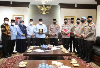 Kapolri Jenderal Polisi Listyo Sigit Prabowo menerima kunjungan Badan Komunikasi Pemuda Remaja Indonesia (BKPRMI) di Mabes Polri, Senin 22 Maret 2021