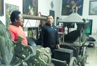 Cak Hari (pemerhati budaya) bersama Cak Pitoyo (seniman) 