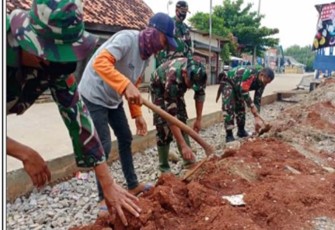 Proses Pengerjaan Peningkatan dan pelebaran badan jalan