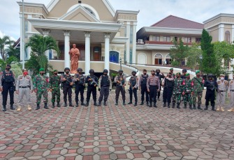 Polres Pekalongan Kota menggelar apel bersama pengamanan Hari Paskah di Kota Pekalongan, Kamis Pagi (02/04/2021)