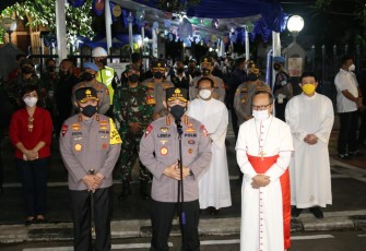 Kapolri Jenderal Polisi Listyo Sigit Prabowo mengunjungi sejumlah gereja jelang Minggu Paskah di wilayah DKI Jakarta malam ini, Sabtu (3/4/2021).