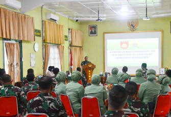 Pangdam IV/Diponegoro Mayjen TNI Rudianto mengunjungi RST Wijayakusuma Purwokerto Jl. Prof Dr. HR Bunyamin Kec. Purwokerto Utara Kab. Banyumas, Kamis (8/4/2021).